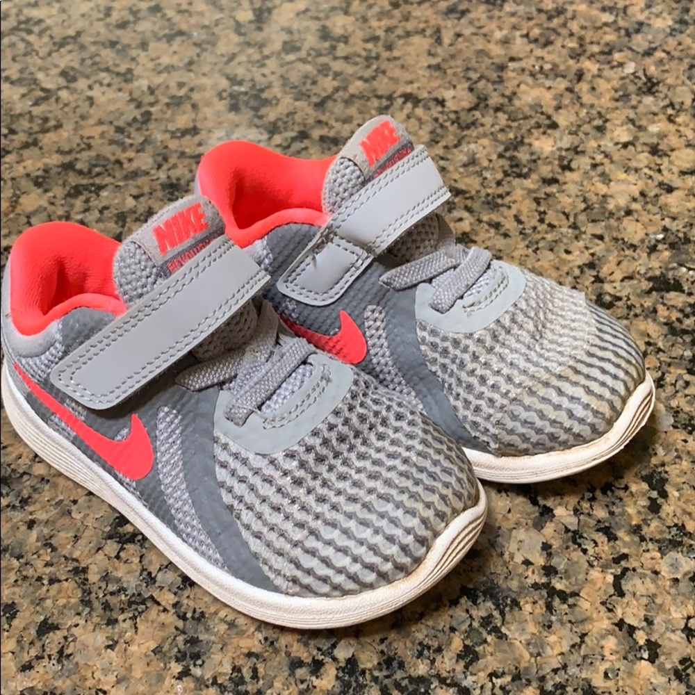 Toddler girls Nike Revolution 4 gym shoe